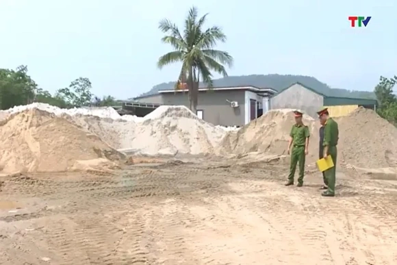 Chấn chỉnh tình trạng lấn chiếm hành lang giao thông trên tuyến Quốc lộ 1A