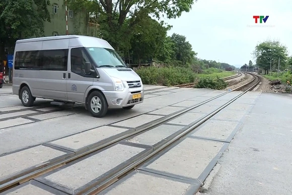 Tăng cường đảm bảo an toàn đường sắt tại các điểm giao cắt