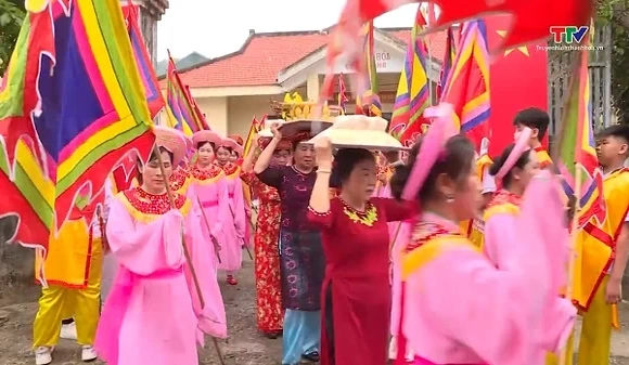 Lễ hội đền Đức Thánh Cả tại Làng cổ Đông Sơn
