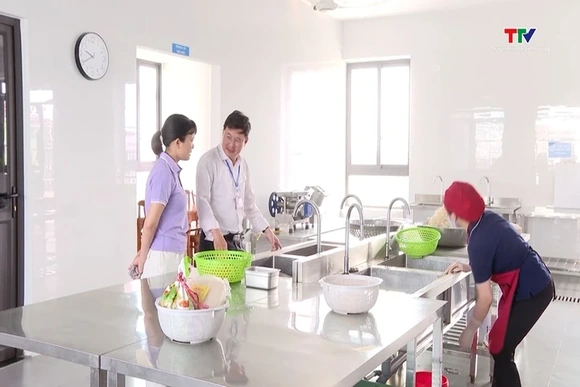 Quản lý an toàn thực phẩm tại bếp ăn tập thể trong trường học