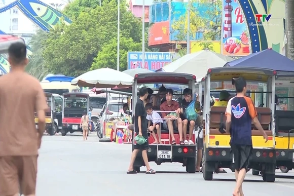 Quản lý chặt chẽ hoạt động xe điện tại khu du lịch Hải Tiến