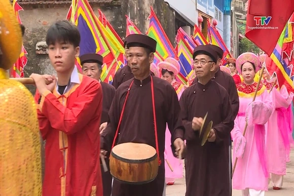 Lễ hội đền Đức Thánh Cả tại Làng cổ Đông Sơn