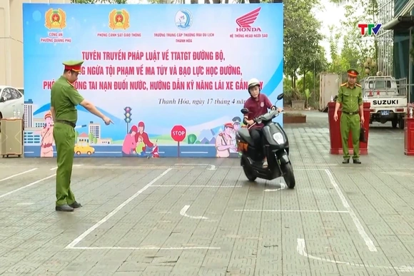 Đẩy mạnh tuyên truyền an toàn giao thông trong trường học