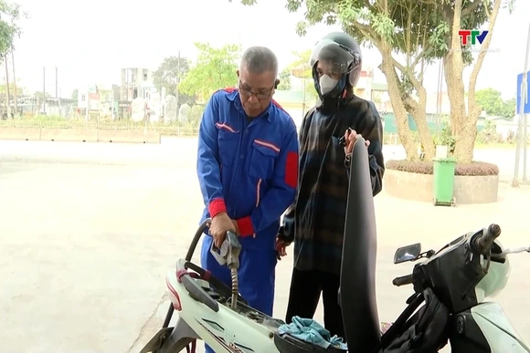 Xuất khẩu xăng dầu giảm sâu, nhập khẩu tăng mạnh phục vụ sản xuất