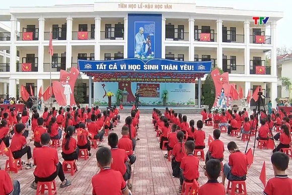 Tiếp lửa truyền thống cho học sinh