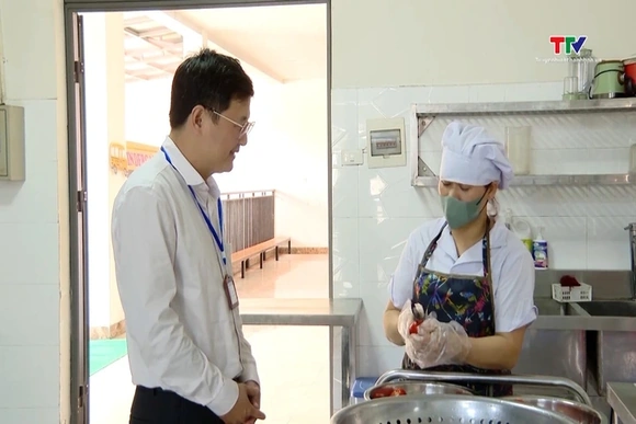 Quản lý an toàn thực phẩm tại bếp ăn tập thể trong trường học
