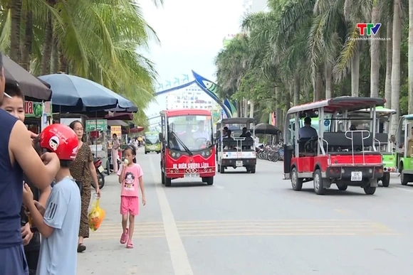 Quản lý chặt chẽ hoạt động xe điện tại khu du lịch Hải Tiến