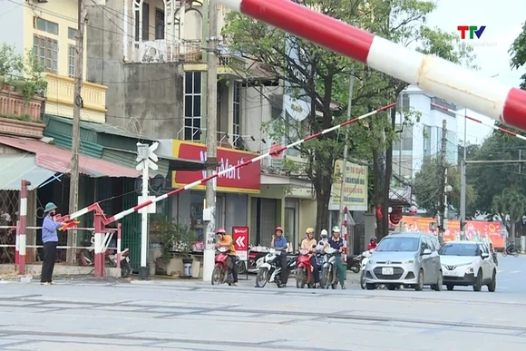 Tăng cường đảm bảo an toàn đường sắt tại các điểm giao cắt