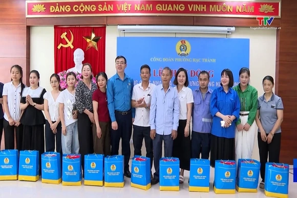 Công đoàn phường Hạc Thành phát động thi đua