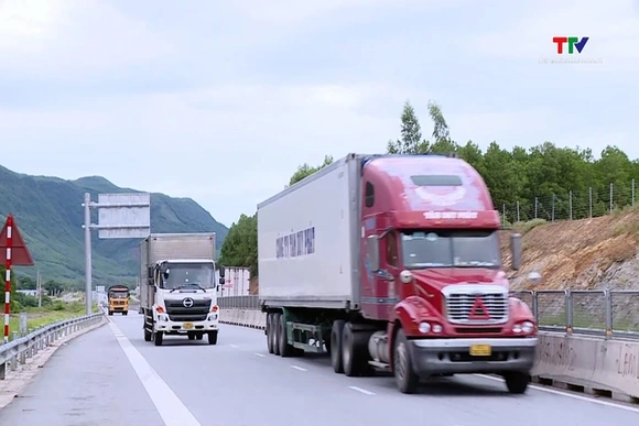 Hơn 600 trường hợp vi phạm trên cao tốc trong 1 ngày