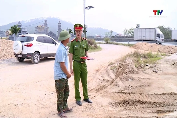 Chấn chỉnh tình trạng tập kết vật liệu gây mất an toàn giao thông