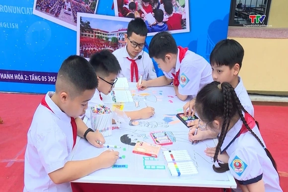 Lan tỏa yêu thương từ những bàn tay nhỏ