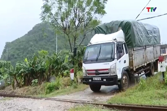 Phát hiện 98 trường hợp vi phạm tại đường ngang đường sắt