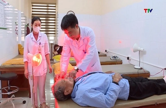 Cảnh báo liệt dây thần kinh số 7 do nhiễm lạnh vào mùa hè