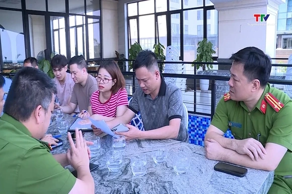 [Kiểm chứng thông tin] Nhà hàng tại Sầm Sơn và khách du lịch nói gì về hóa đơn lan truyền trên mạng