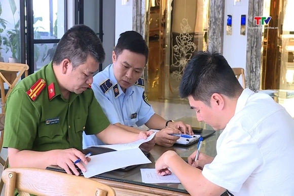 [Kiểm chứng thông tin] Nhà hàng tại Sầm Sơn và khách du lịch nói gì về hóa đơn lan truyền trên mạng