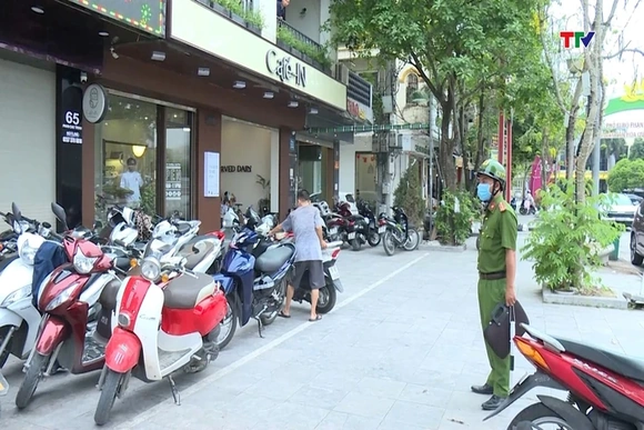 Công an phường Hạc Thành đảm bảo trật tự đô thị dịp nghỉ lễ