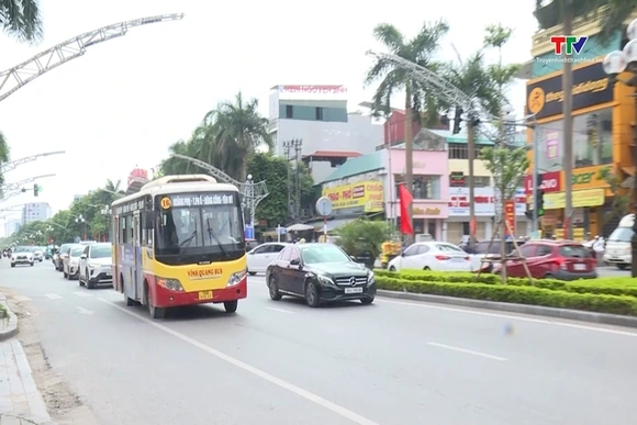 Tăng cường xe buýt phục vụ hành khách đi lại dịp nghỉ lễ
