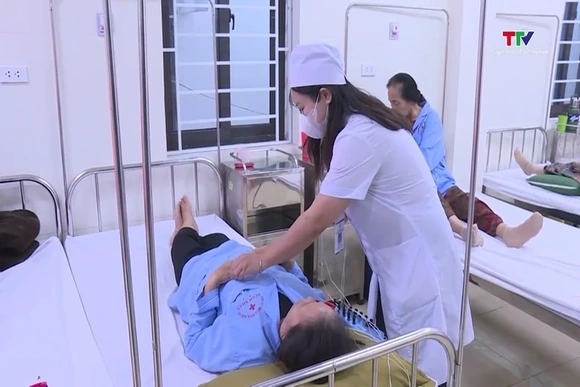 Cảnh báo liệt dây thần kinh số 7 do nhiễm lạnh vào mùa hè