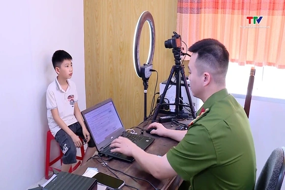Phường Đông Tiến: Giải quyết hơn 900 hồ sơ cấp căn cước, định danh điện tử trong 3 ngày nghỉ lễ