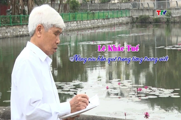 Lê Khắc Tuế - Nâng niu hồn quê trong từng trang viết
