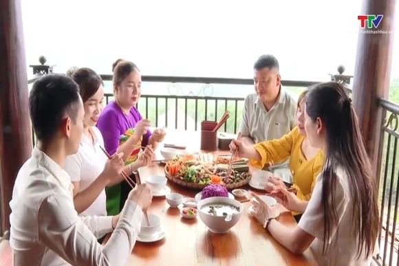 Ẩm thực bản địa - “Chìa khóa vàng” hút khách du lịch