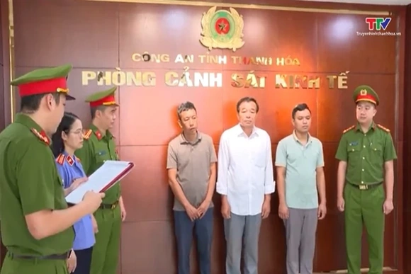 Lập hồ sơ khống để rút tiền công trình dở dang: Khởi tố, bắt giam lãnh đạo xã và nhà thầu