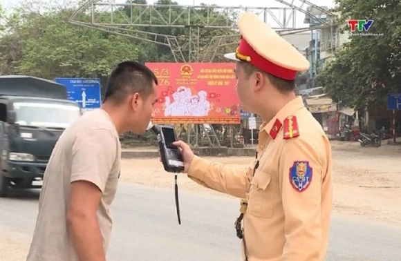 Đồng loạt xử lý xe kinh doanh vận tải và vi phạm nồng độ cồn