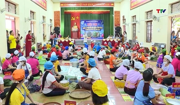 Sôi nổi hội thi Bánh lá răng bừa tại xã Định Hoà