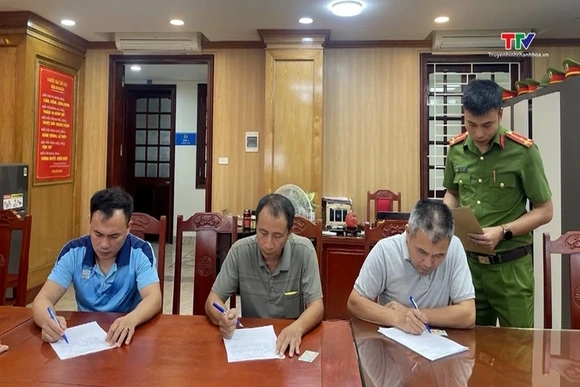 Khởi tố 3 đối tượng "Vi phạm quy định về khai thác tài nguyên"