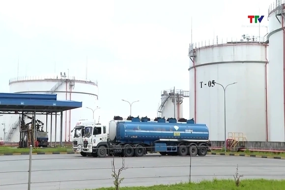 Tiếp tục giảm thuế nhập khẩu xăng dầu về 0% đến 30/6