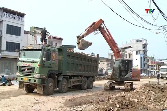 Không khí lao động xuyên lễ trên công trường các dự án hạ tầng