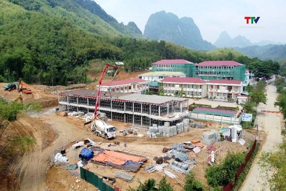 Quyết tâm hoàn thành dự án Trường liên cấp Tiểu học và THCS Sơn Thuỷ vào ngày 15/8/2026