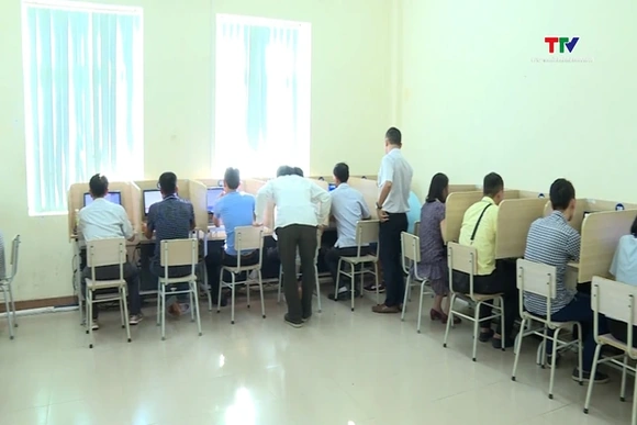 Học viên thi sát hạch lái xe phải xem clip tai nạn giao thông