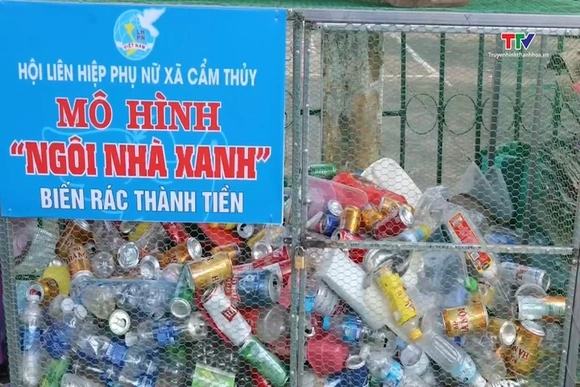Hội  Liên hiệp Phụ nữ xã Cẩm Thủy ra mắt mô hình “Ngôi nhà xanh – Biến rác thành tiền”