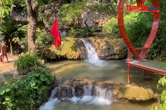 Trốn nóng ở thác Hiêu giữa đại ngàn xứ Thanh