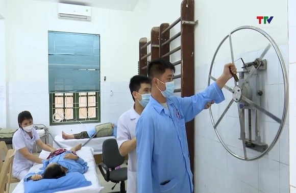 Điều trị liệt dây thần kinh số 7 ngoại biên bằng phương pháp vật lý trị liệu