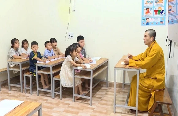 Lớp học Tiếng Anh đặc biệt ở Chùa Bụt