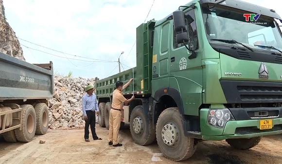 Kiên quyết xử lý nghiêm các vi phạm xe quá tải, cơi nới thành thùng