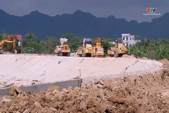 Cần đảm bảo an toàn giao thông khi thi công Tuyến đê Tam Điệp – cầu Hà Lan