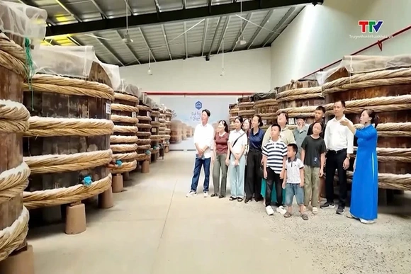 Độc đáo du lịch trải nghiệm tại làng nghề nước mắm Khúc Phụ