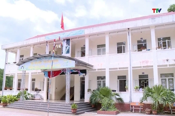 Khẩn trương khắc phục hậu quả lốc xoáy tại Trường Tiểu học Thanh Xuân
