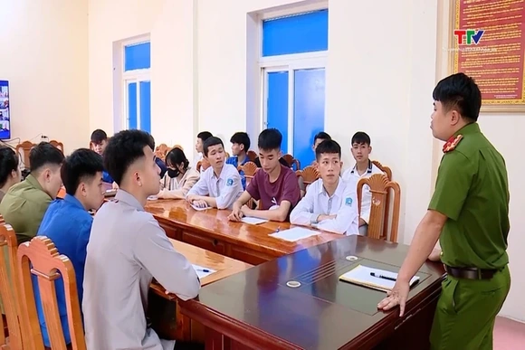 Tăng cường giáo dục pháp luật cho học sinh từ thực tiễn học đường