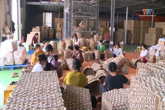 Xuất khẩu hàng thủ công mỹ nghệ duy ổn định