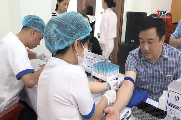 Khám sức khỏe miễn phí cho hơn 200 đoàn viên, người lao động