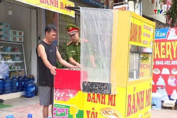 Công an xã Thường Xuân đảm bảo trật tự an toàn giao thông