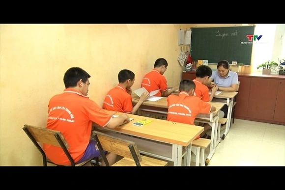 Hướng dẫn khám phát hiện nguy cơ trẻ tự kỷ qua 20 câu hỏi trắc nghiệm