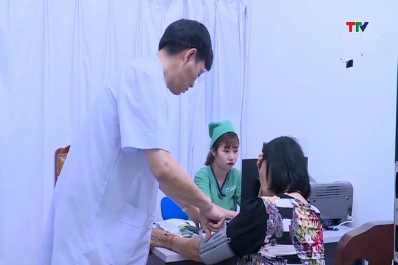 Hướng dẫn khám sức khỏe định kỳ theo nhóm tuổi, tránh quá tải
