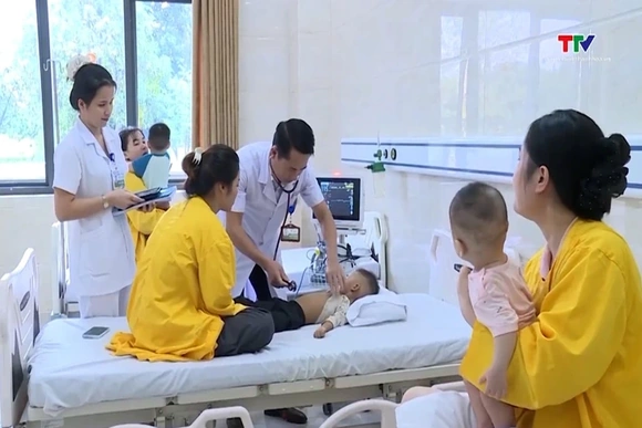Đề xuất nhiều vị trí nhân viên y tế hưởng phụ cấp ưu đãi nghề 100%