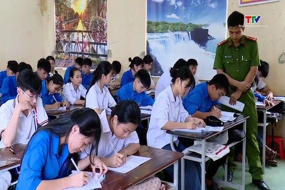Đổi mới giáo dục pháp luật trong học đường
